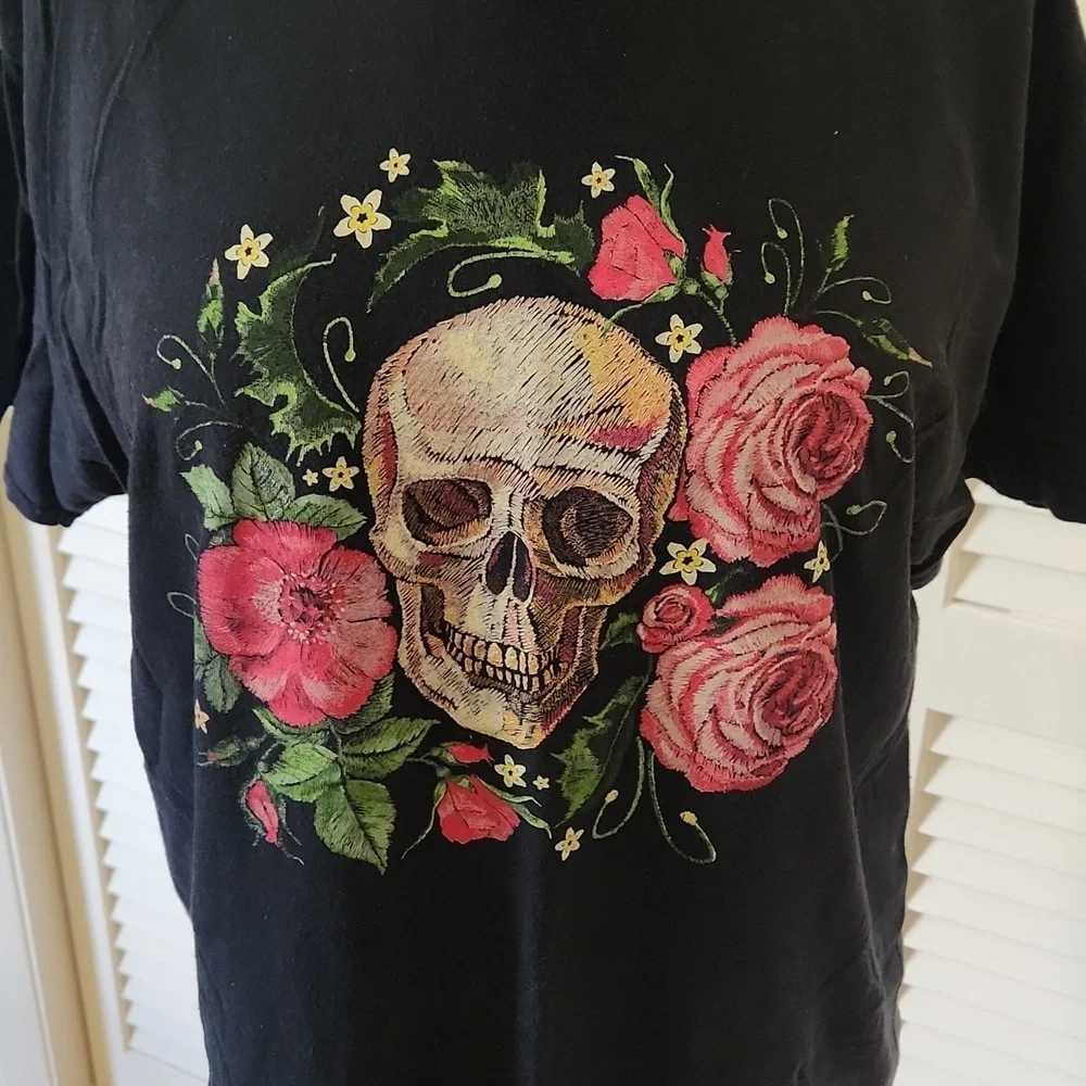 Skull and Roses Graphic Tee Shirt XXL Black and Pink - Picture 3 of 6